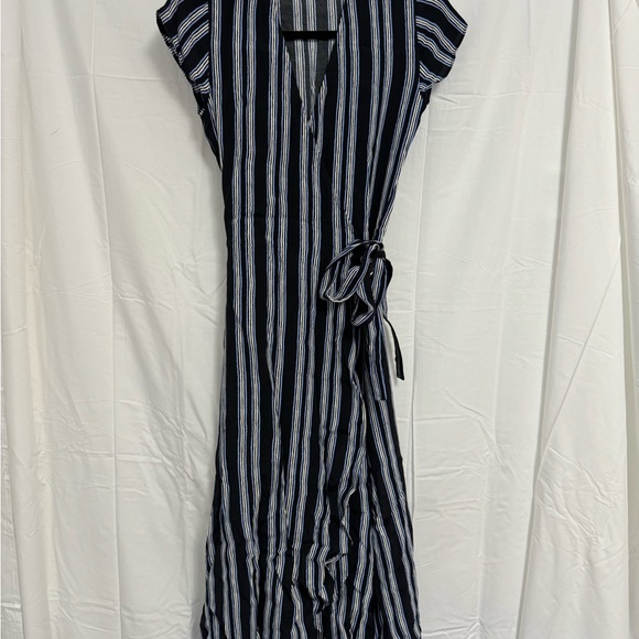Aritzia Wilfred Free Midi Wrap Dress - Picture 2 of 4